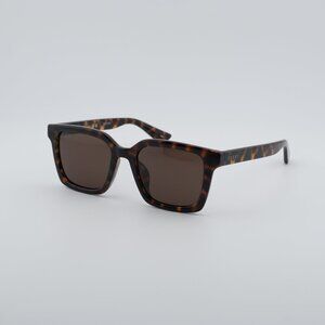 Gucci Women BRAND NEW Sunglasses Black Grey Gradient Butterfly GG1552S 001 Gucci Women Sunglasses Butterfly GG1552S 001 BRAND NEW main image 3